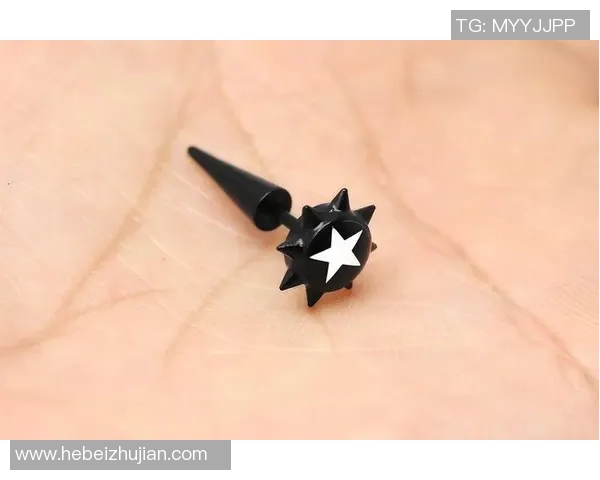 足球明星代言的耳钉时尚潮流引领年轻人的个性表达与品位选择